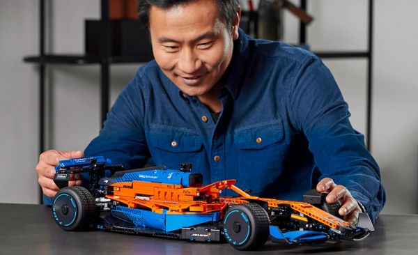  LEGO Technic   McLaren Formula 1 42141 -  3