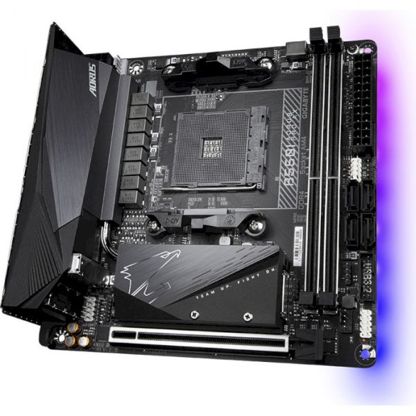   GIGABYTE B550I AORUS PRO AX -  4