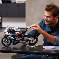 LEGO  Technic BMW M 1000 RR 42130 -  2